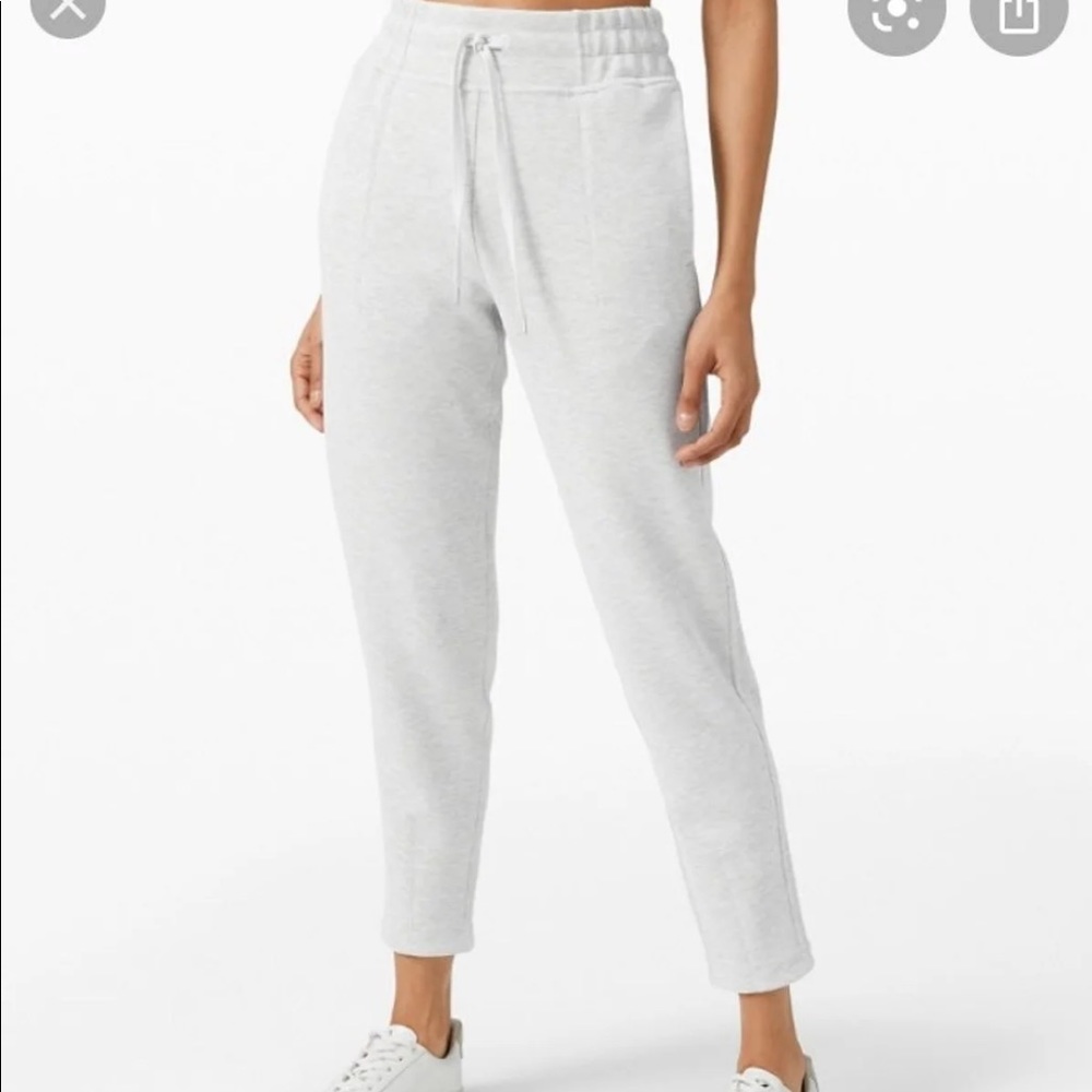 NWOT Lululemon HR Soft Ambitions Jogger grey